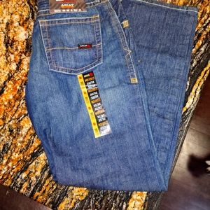 BRAND NEW 32/32 ARIATE FR LOOSE FIT JEANS.